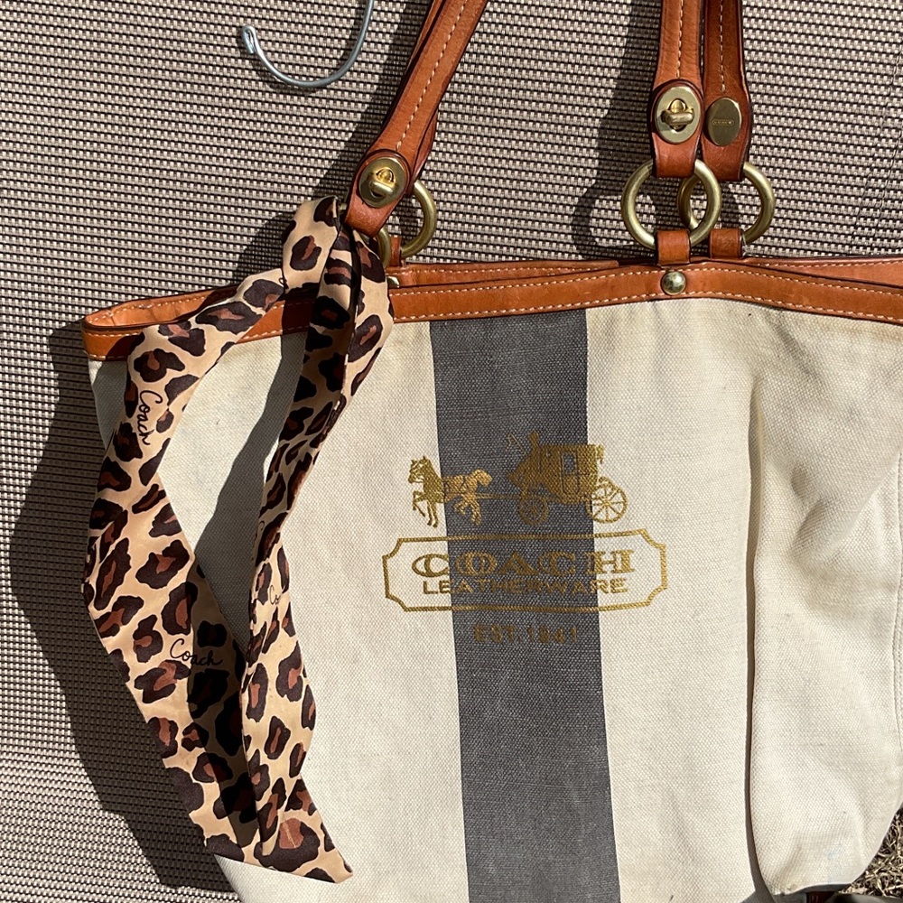 Coach beige with leather Trim Tote with Leopard Twilly - Picture 3 of 8